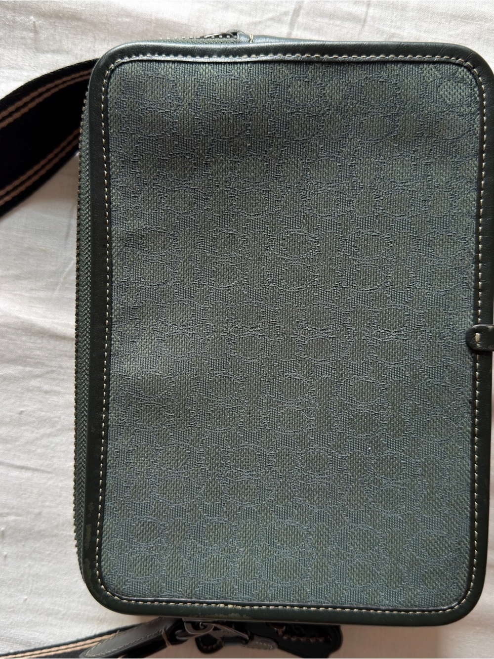 Coach Charter Crossbody 24 Bag - Amazon Green - Picture 4 of 10